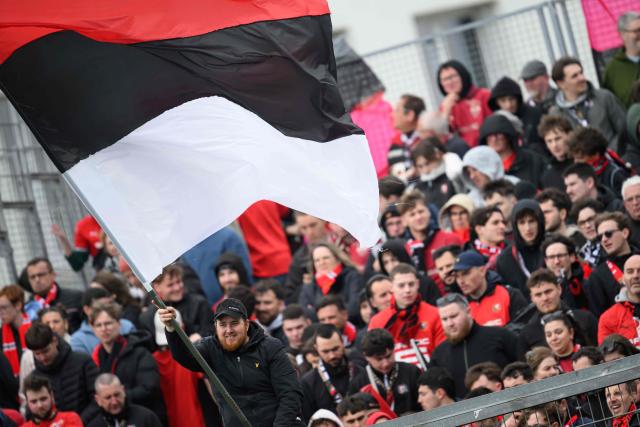 Rennes' supporters cheer their team on from the stands during the French L1 football match between Stade Brestois 23 and Stade Rennais at the Francis-Le-Ble stadium in Brest, western France, on April 4, 2026. (Photo by Loic VENANCE / AFP)