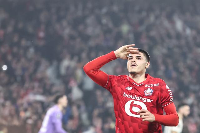 Lille's Belgian forward #07 Matias Fernandez-Pardo celebrates scoring Lille's third goal from the penalty spot during the French L1 football match between Lille LOSC and RC Lens at the Stade Pierre-Mauroy in Villeneuve-d'Ascq, northern France, on April 4, 2026. (Photo by Sameer Al-DOUMY / AFP)