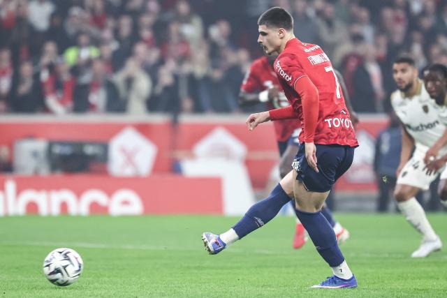 Lille's Belgian forward #07 Matias Fernandez-Pardo scores Lille's third goal from the penalty spot during the French L1 football match between Lille LOSC and RC Lens at the Stade Pierre-Mauroy in Villeneuve-d'Ascq, northern France, on April 4, 2026. (Photo by Sameer Al-DOUMY / AFP)