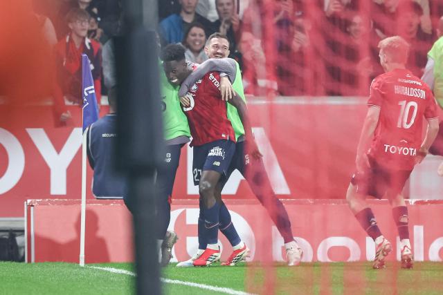 Lille's Portuguese forward #27 Felix Correia (C) celebrates with teammates after scoring Lille's second goal during the French L1 football match between Lille LOSC and RC Lens at the Stade Pierre-Mauroy in Villeneuve-d'Ascq, northern France, on April 4, 2026. (Photo by Sameer Al-DOUMY / AFP)