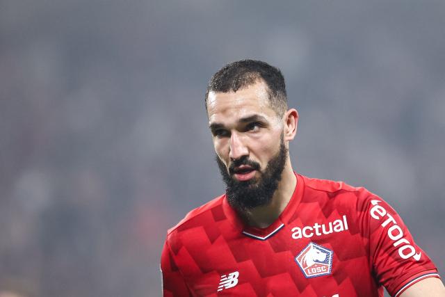 Lille's Algerian midfielder #06 Nabil Bentaleb looks on during the French L1 football match between Lille LOSC and RC Lens at the Stade Pierre-Mauroy in Villeneuve-d'Ascq, northern France, on April 4, 2026. (Photo by Sameer Al-DOUMY / AFP)