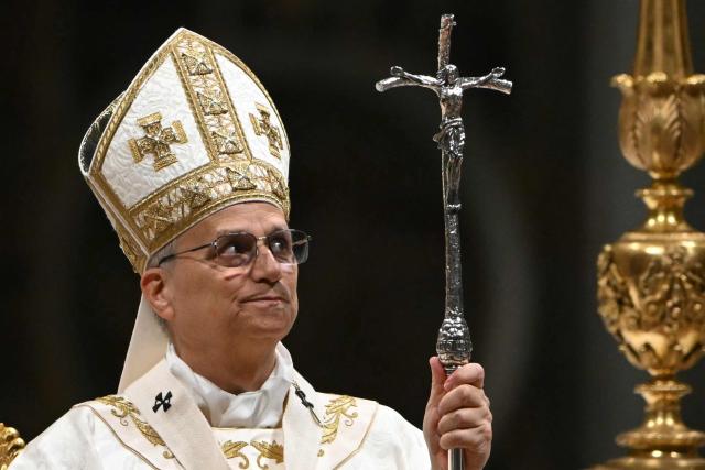 TOPSHOT - Pope Leo XIV presides over the Easter vigil as part of the Holy Week celebrations, at St Peter's basilica in the Vatican on April 4, 2026. (Photo by Andreas SOLARO / AFP)