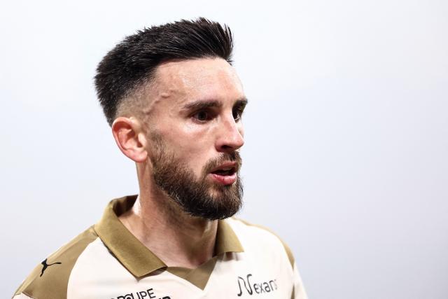 Lens' French midfielder #28 Adrien Thomasson looks on during the French L1 football match between Lille LOSC and RC Lens at the Stade Pierre-Mauroy in Villeneuve-d'Ascq, northern France on April 4, 2026. (Photo by Sameer Al-DOUMY / AFP)