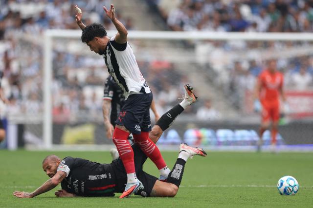 San Luis' Brazilian forward #09 Joao Pedro (L) and Monterrey's defender #13 Carlos Salcedo (R) fight for the ball during the Liga MX Clausura football match between Monterrey and San Luis at BBVA stadium in Guadalupe, Nuevo Leon state, Mexico, on April 4, 2026. (Photo by Julio Cesar AGUILAR / AFP)