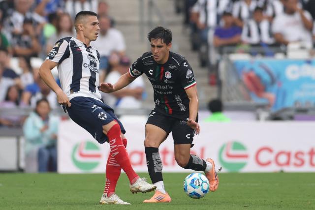 Monterrey's Montenegrin forward #20 Uros Djurdevic (L) and San Luis' defender #02 Roman Torres (R) fight for the ball during the Liga MX Clausura football match between Monterrey and San Luis at BBVA stadium in Guadalupe, Nuevo Leon state, Mexico, on April 4, 2026. (Photo by Julio Cesar AGUILAR / AFP)