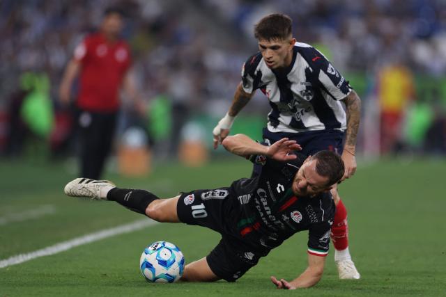 San Luis' French midfielder #10 Sebastien Salles-Lamonge (L) and Monterrey's Argentine forward #11 Luca Orellano (R) fight for the ball during the Liga MX Clausura football match between Monterrey and San Luis at BBVA stadium in Guadalupe, Nuevo Leon state, Mexico, on April 4, 2026. (Photo by Julio Cesar AGUILAR / AFP)