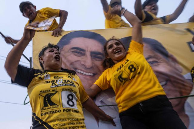 Supporters of Peru's presidential candidate Carlos Alvarez for the Pais Para Todos party attend a campaign rally in San Juan de Lurigancho, on the outskirts of Lima, on April 4, 2026. Peru will hold presidential elections on April 12. (Photo by ERNESTO BENAVIDES / AFP)