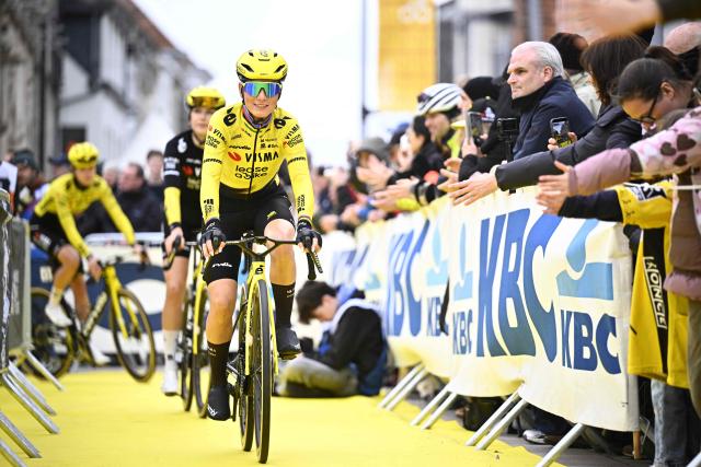 French Pauline Ferrand Prevot of Team Visma-Lease a Bike arrives to take the start of the women's race of the 'Ronde van Vlaanderen/ Tour des Flandres/ Tour of Flanders' UCI WorldTour one day cycling race, 164,1 km with start and finish in Oudenaarde, on April 5, 2026. (Photo by JASPER JACOBS / Belga / AFP) / Belgium OUT