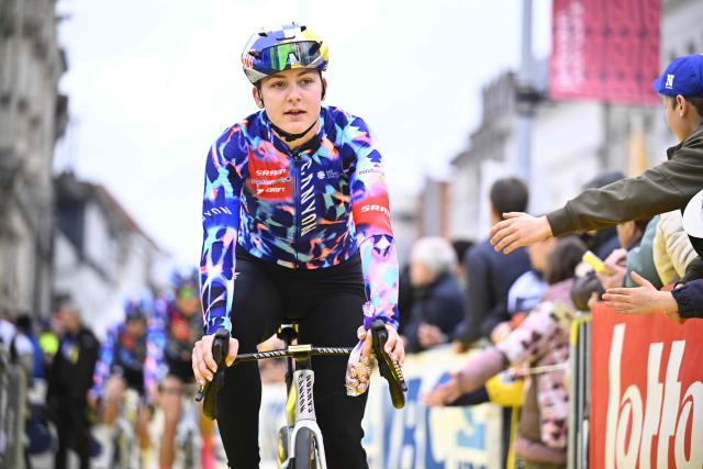 British Zoe Backstedt of Canyon-SRAM arrives to take the start of the women's race of the 'Ronde van Vlaanderen/ Tour des Flandres/ Tour of Flanders' UCI WorldTour one day cycling race, 164,1 km with start and finish in Oudenaarde, on April 5, 2026. (Photo by JASPER JACOBS / Belga / AFP) / Belgium OUT