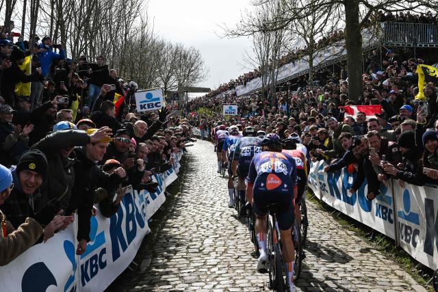 The pack of riders (peloton) cycles over a cobblestone sector in the men's race of the 'Ronde van Vlaanderen/ Tour des Flandres/ Tour of Flanders' UCI WorldTour one day cycling race, 278 km from Antwerp to Oudenaarde, in Haaltert on April 5, 2026. (Photo by Dario BELINGHERI / Belga / AFP) / Belgium OUT