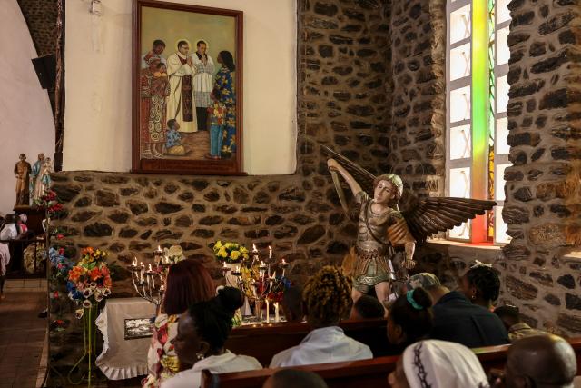 A general view of worshippers attending Easter Mass at Notre Dame des Victoires Cathedral in Yaounde on April 5, 2026. (Photo by Daniel BELOUMOU OLOMO / AFP)