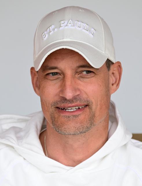 St Pauli's German head coach Alexander Blessin sits on the bench ahead the German first division Bundesliga football match between Union Berlin and St Pauli in Berlin on April 5, 2026. (Photo by John MACDOUGALL / AFP) / DFL REGULATIONS PROHIBIT ANY USE OF PHOTOGRAPHS AS IMAGE SEQUENCES AND/OR QUASI-VIDEO