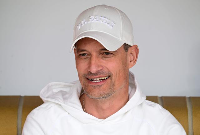 St Pauli's German head coach Alexander Blessin sits on the bench ahead the German first division Bundesliga football match between Union Berlin and St Pauli in Berlin on April 5, 2026. (Photo by John MACDOUGALL / AFP) / DFL REGULATIONS PROHIBIT ANY USE OF PHOTOGRAPHS AS IMAGE SEQUENCES AND/OR QUASI-VIDEO