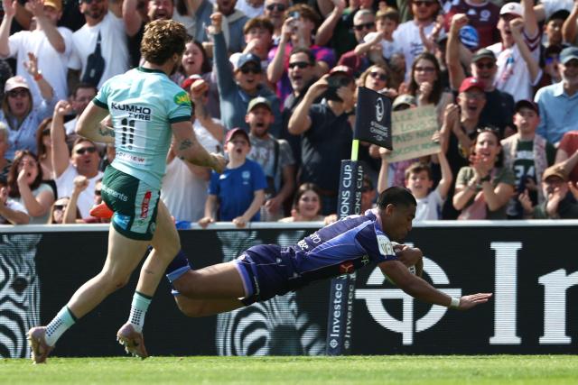 Bordeaux-Begles' New-Zealand wing Salesi Rayasi dives across the line to score a try during the European Rugby Champions Cup round of 16 rugby union match, between the Union Bordeaux Bègles (UBB) and the Leicester Tigers at the Stade Chaban-Delmas in Bordeaux on April 5, 2026. (Photo by ROMAIN PERROCHEAU / AFP)