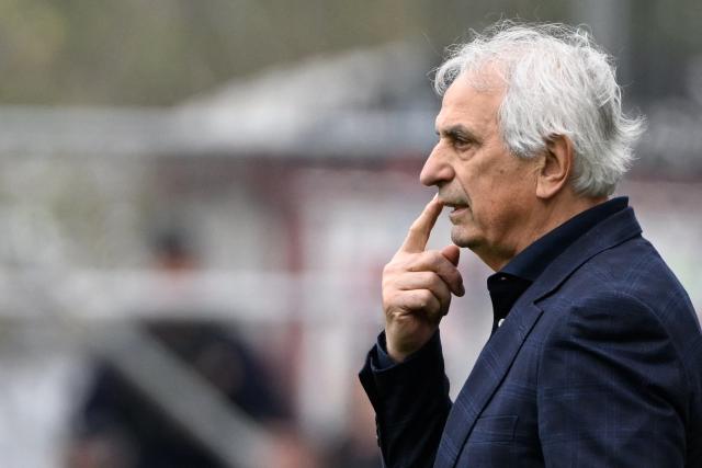Nantes’ French Bosnian head coach Vahid Halilhodzic gestures from the techincal area during the French L1 football match between FC Metz and FC Nantes  at the Stade Saint-Symphorien in Longeville-les-Metz, eastern France, on April 5, 2026. (Photo by Jean-Christophe VERHAEGEN / AFP)