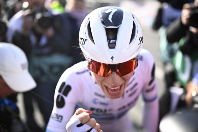 FDJ United-Suez's Dutch rider Demi Vollering celebrates winning the women's race of the 'Ronde van Vlaanderen/ Tour des Flandres/ Tour of Flanders' UCI WorldTour one day cycling race, 164,1 km with start and finish in Oudenaarde, on April 5, 2026. (Photo by JASPER JACOBS / Belga / AFP) / Belgium OUT