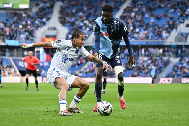 Auxerre's French midfielder #05 Kevin Danois (L) fights for the ball with Le Havre's Cameroonian midfielder #26 Simon Ebonog (R) during the French L1 football match between Le Havre AC and AJ Auxerre at the Oceane Stadium in Le Havre, Normandy, on April 5, 2026. (Photo by Lou BENOIST / AFP)
