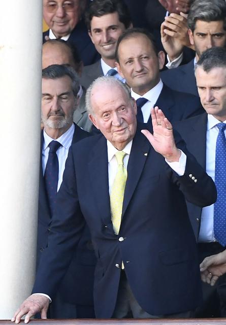 Spain's former King Juan Carlos I waves as he is applauded during the first bullfight of the season at La Maestranza bullring in Seville on April 5, 2026. (Photo by CRISTINA QUICLER / AFP)