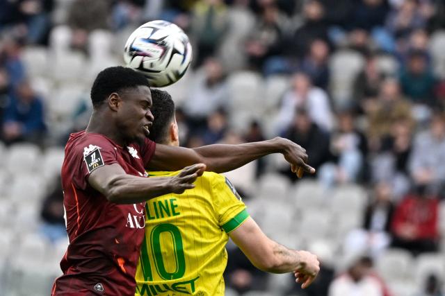 Metz's Senegalese defender #38 Sadibou Sane (L) fights for the ball with Nantes' French forward #10 Matthis Abline (R) during the French L1 football match between FC Metz and FC Nantes at Saint-Symphorien stadium in Longeville-les-Metz, northeastern France, on April 5, 2026. (Photo by Jean-Christophe VERHAEGEN / AFP)