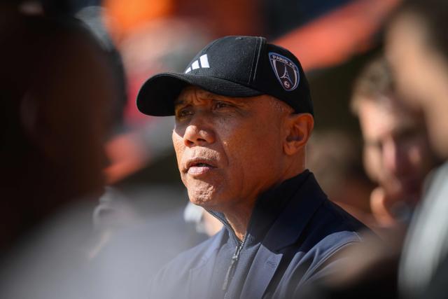 Paris FC's French head coach Antoine Kombouare looks on during the French L1 football match between FC Lorient and Paris FC  at the Stade du Moustoir in Lorient, western France on April 5, 2026. (Photo by Loic VENANCE / AFP)