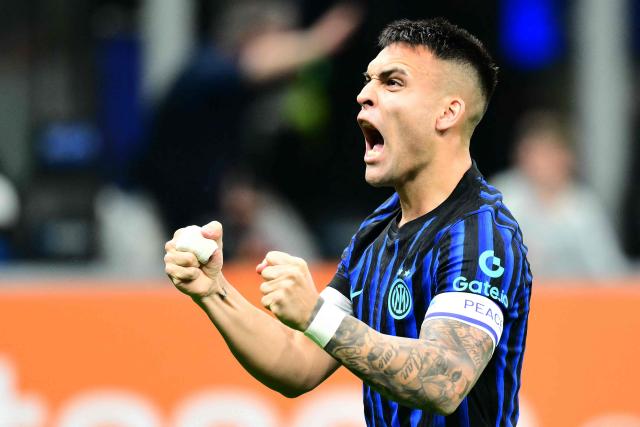 Inter Milan's Argentinian forward #10 Lautaro Martinez celebrates scoring his team's first goal during the Italian Serie A football match between Inter Milan and AS Roma at San Siro stadium in Milan, on April 5, 2026. (Photo by Stefano RELLANDINI / AFP)