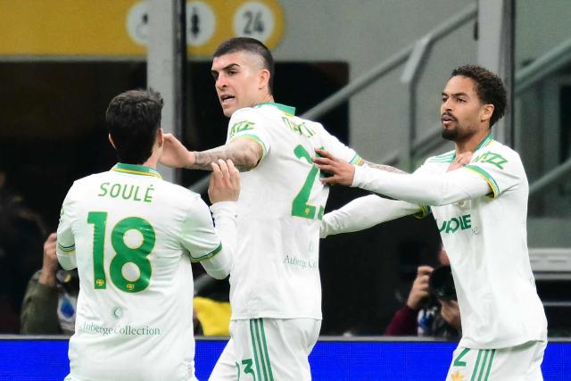 Roma's Italian defender #23 Gianluca Mancini celebrates scoring his team's first goal with Roma's Argentine forward #18 Matias Soule and Roma's Dutch defender #02 Devyne Rensch during the Italian Serie A football match between Inter Milan and AS Roma at San Siro stadium in Milan, on April 5, 2026. (Photo by Stefano RELLANDINI / AFP)