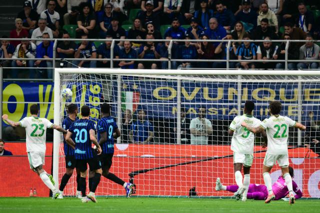 Roma's Italian defender #23 Gianluca Mancini scores his team's first goal during the Italian Serie A football match between Inter Milan and AS Roma at San Siro stadium in Milan, on April 5, 2026. (Photo by Stefano RELLANDINI / AFP)