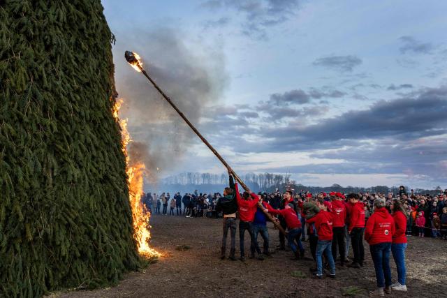 A traditional Easter bonfire is lit during Easter celebrations in the hamlet of Beuseberg, near Holten, on April 5, 2026. (Photo by Vincent Jannink / ANP / AFP) / Netherlands OUT