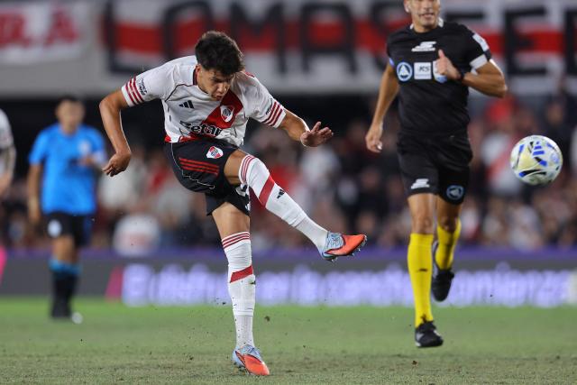 River Plate's midfielder #24 Juan Cruz Meza shoots the ball during the Argentine Professional Football League 2026 Apertura Tournament match between River Plate and Belgrano at MAS Monumental stadium in Buenos Aires on April 5, 2026. (Photo by ALEJANDRO PAGNI / AFP)