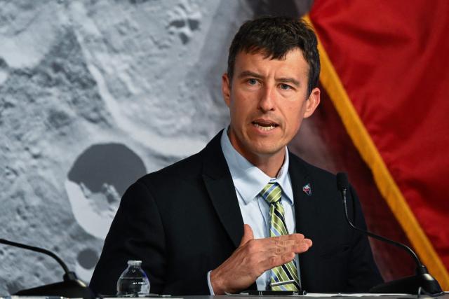 NASA flight director Rick Henfling speaks during a status briefing of the Artemis II crewed lunar mission at Johnson Space Center in Houston, Texas, on April 5, 2026. The four astronauts on NASA's Artemis 2 mission prepared April 5 to enter the Moon's "sphere of influence," having already taking in sights of the lunar surface never before seen by human eyes. As they awoke for day five of the 10-day mission, their Orion spaceship was nearly 215,000 miles (346,000 kilometers) from Earth and 65,000 miles from the Moon, according to NASA's online dashboard. (Photo by RONALDO SCHEMIDT / AFP)