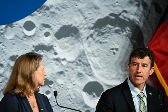 Lori Glaze, acting associate administrator for NASAs Exploration Systems Development Mission Directorate listens to NASA flight director Rick Henfling speak during a status briefing of the Artemis II crewed lunar mission at Johnson Space Center in Houston, Texas, on April 5, 2026. The four astronauts on NASA's Artemis 2 mission prepared April 5 to enter the Moon's "sphere of influence," having already taking in sights of the lunar surface never before seen by human eyes. As they awoke for day five of the 10-day mission, their Orion spaceship was nearly 215,000 miles (346,000 kilometers) from Earth and 65,000 miles from the Moon, according to NASA's online dashboard. (Photo by RONALDO SCHEMIDT / AFP)