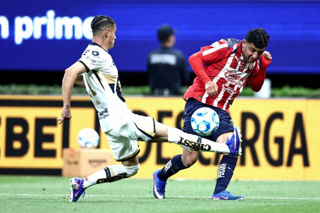 Guadalajara's defender #05 Bryan Gonzalez (R) kicks the ball past Pumas' midfielder #21 Uriel Antuna (L) during the Liga MX Clausura football match between Guadalajara and Pumas at Akron stadium in Zapopan, Jalisco state, Mexico, on April 5, 2026. (Photo by Ulises Ruiz / AFP)