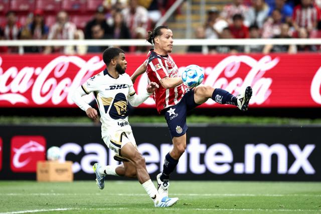 Guadalajara's forward #20 Angel Sepulveda (R) controls the ball past Pumas' Argentine defender #04 Lisandro Magallan (L) during the Liga MX Clausura football match between Guadalajara and Pumas at Akron stadium in Zapopan, Jalisco state, Mexico, on April 5, 2026. (Photo by Ulises Ruiz / AFP)