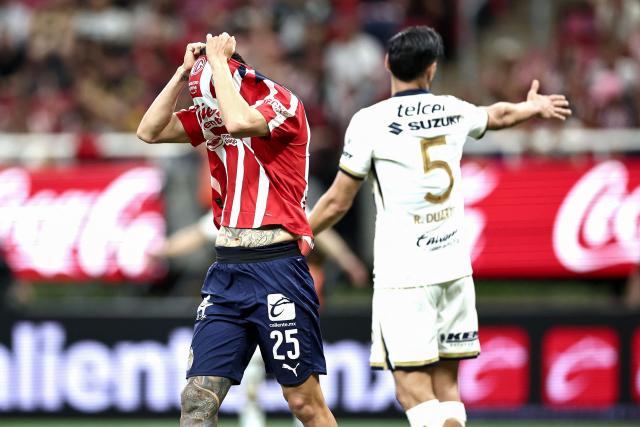 Guadalajara's forward #25 Roberto Alvarado reacts after missing a chance during the Liga MX Clausura football match between Guadalajara and Pumas at Akron stadium in Zapopan, Jalisco state, Mexico, on April 5, 2026. (Photo by Ulises Ruiz / AFP)