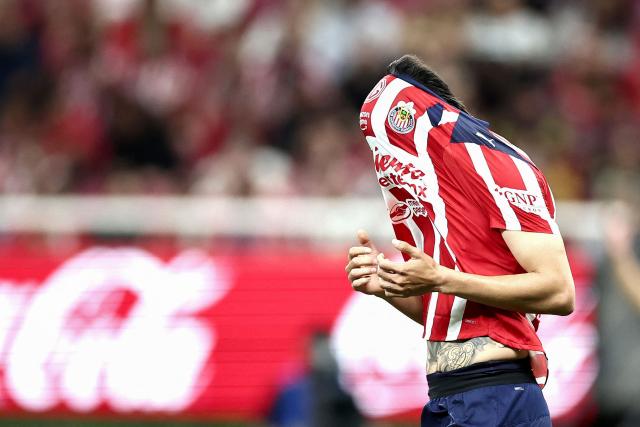 Guadalajara's forward #25 Roberto Alvarado reacts after missing a chance during the Liga MX Clausura football match between Guadalajara and Pumas at Akron stadium in Zapopan, Jalisco state, Mexico, on April 5, 2026. (Photo by Ulises Ruiz / AFP)