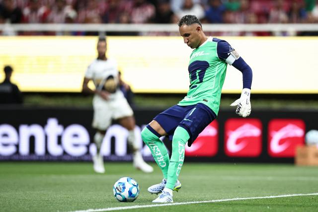 Pumas' Costa Rican goalkeeper #01 Keylor Navas kicks the ball during the Liga MX Clausura football match between Guadalajara and Pumas at Akron stadium in Zapopan, Jalisco state, Mexico, on April 5, 2026. (Photo by Ulises Ruiz / AFP)