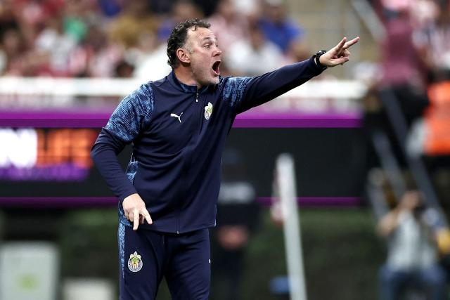 Guadalajara's Argentine head coach Gabriel Milito gestures during the Liga MX Clausura football match between Guadalajara and Pumas at Akron stadium in Zapopan, Jalisco state, Mexico, on April 5, 2026. (Photo by Ulises Ruiz / AFP)
