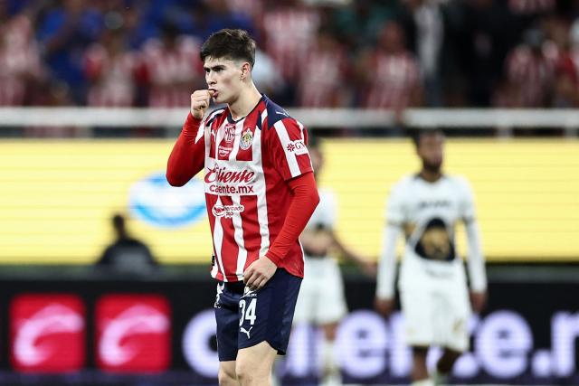 Guadalajara's forward #34 Armando Gonzalez celebrates scoring his team's first goal during the Liga MX Clausura football match between Guadalajara and Pumas at Akron stadium in Zapopan, Jalisco state, Mexico, on April 5, 2026. (Photo by Ulises Ruiz / AFP)