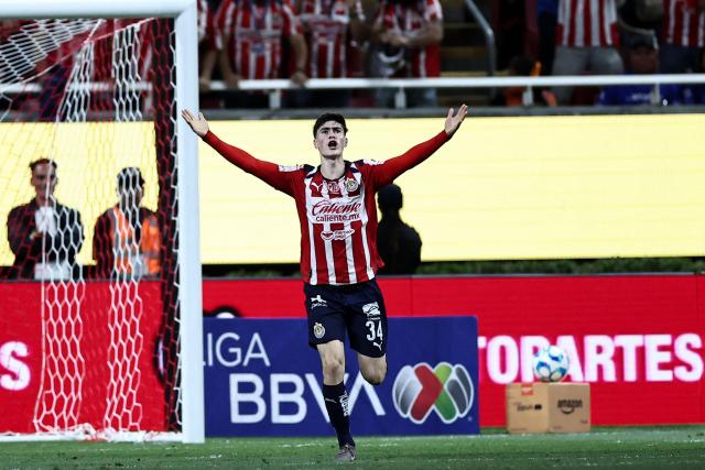 Guadalajara's forward #34 Armando Gonzalez celebrates scoring his team's first goal during the Liga MX Clausura football match between Guadalajara and Pumas at Akron stadium in Zapopan, Jalisco state, Mexico, on April 5, 2026. (Photo by Ulises Ruiz / AFP)