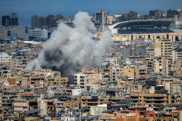 TOPSHOT - Smoke rises from the site of an Israeli strike in Beirut's southern suburbs, near Camille Chamoun Sports City stadium (R), on April 6, 2026. A strike hit Beirut's southern suburbs on April 6 after Israel's army issued an evacuation warning for the area, the latest raid since war erupted between Israel and Hezbollah last month. (Photo by ibrahim AMRO / AFP) / 