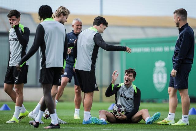 Sporting’s Greek defender #13 Georgios Vagiannidis (2R) and teammates attend a training session on the eve of their UEFA Champions League quarter final first leg football match against Arsenal, in Alcochete, outskirts of Lisbon on April 6, 2026. (Photo by PATRICIA DE MELO MOREIRA / AFP)