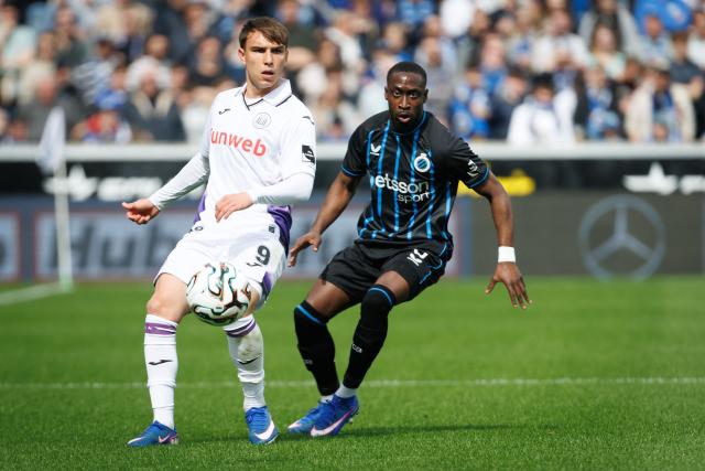 RSC Anderlecht's Serbian forward #09 Mihajlo Cvetkovic and Club Brugge's Portuguese forward #09 Carlos Forbs fight for the ball during the Belgian "Pro League" champions' play-off (day 1 out of 10) football match between Club Brugge KV and RSC Anderlecht at the Jan Breydel Stadium in Bruges on April 6, 2026.


a soccer match between Club Brugge and RSCA Anderlecht, Monday 06 April 2026 in Brugge, on the first day of the Champion's Play-off (PO1) of the 2025-2026 'Jupiler Pro League' first division of the Belgian championship. BELGA PHOTO KURT DESPLENTER (Photo by KURT DESPLENTER / Belga / AFP) / Belgium OUT