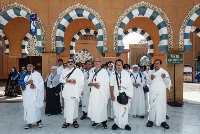 Prospective Indonesian pilgrims practice rituals around a replica of the Kaaba, Islam’s holiest shrine, during a training session at the Al Mahmudah Manasik Training Center (AMTC) in South Tangerang on April 5, 2026. The centre provides a simulated experience of Mecca’s pilgrimage sites ahead of the Hajj season in late May. Indonesia, home to the world’s largest Muslim population, has been allocated a Hajj quota of 221,000 pilgrims for 2026, but faces long waiting lists that can stretch for decades in some regions. (Photo by YASUYOSHI CHIBA / AFP)
