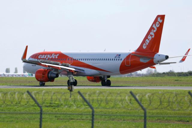 This photograph shows an EasyJet Airbus A320 aircraft landing at Orly airport on April 6, 2026. Despite a call for a strike on Easter on April 6, 2026 in France, EasyJet told AFP that it does not, “for the moment,” plan to cancel any flights, while the union accuses management of “breaking” the movement by offering bonuses of 700 euros to encourage staff to work. (Photo by Thomas SAMSON / AFP)