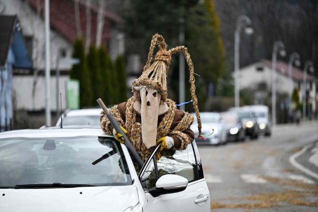 A Polish bachelor wearing a traditional straw costume parades through the streets and splashes water on the villagers in a ritual for fertility and a bountiful harvest on Easter Monday in Dobra, Lesser Poland Voivodeship on April 6, 2026. (Photo by Sergei GAPON / AFP)