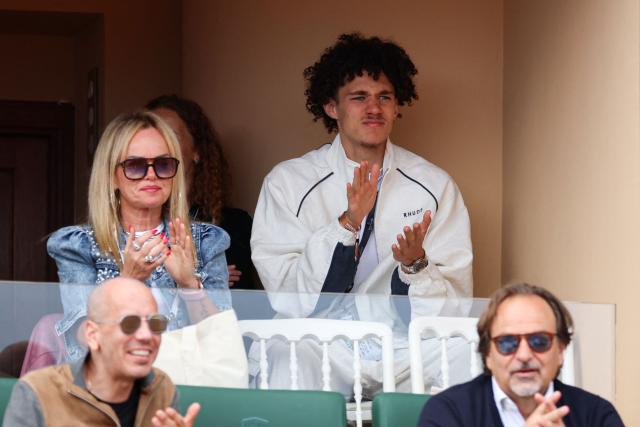 Monaco's French midfielder Maghnes Akliouche (Top-R) applauds as Argentinia's Sebastian Baez plays against Switzerland's Stanislas Wawrinka during the Monte Carlo ATP Masters Series Tournament round of 64 tennis match on Court Rainier III at the Monte-Carlo Country Club in Roquebrune-Cap-Martin, south-eastern France on April 6, 2026. (Photo by Valery HACHE / AFP)