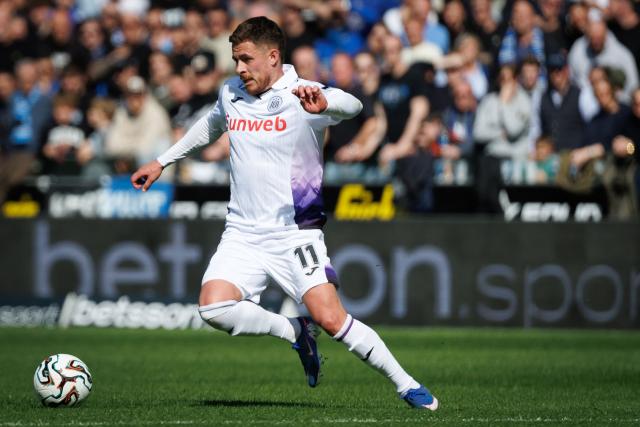 RSC Anderlecht's Belgian midfielder #11 Thorgan Hazard controls the ball during the Belgian "Pro League" champions' play-off (day 1 out of 10) football match between Club Brugge KV and RSC Anderlecht at the Jan Breydel Stadium in Bruges on April 6, 2026. (Photo by KURT DESPLENTER / Belga / AFP) / Belgium OUT