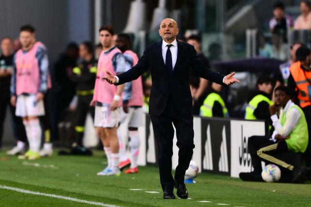 Juventus' Italian coach Luciano Spalletti reacts during the Italian Serie A football match between Juventus and Genoa at the Allianz stadium in Turin, on April 6, 2026. (Photo by Marco BERTORELLO / AFP)