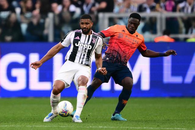 Juventus' Brazilian defender #03 Bremer fights for the ball with Genoa's Ghanaian forward #18 Caleb Ekuban during the Italian Serie A football match between Juventus and Genoa at the Allianz stadium in Turin, on April 6, 2026. (Photo by Marco BERTORELLO / AFP)