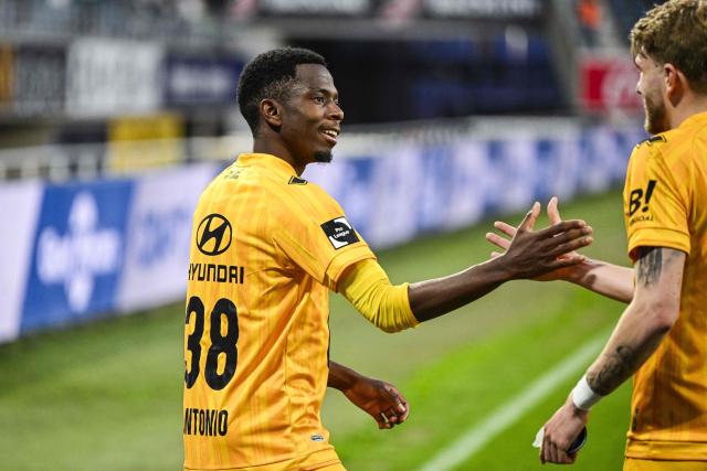 Mechelen's Zimbabwean forward Bill Antonio celebrates scoring his team's first goal at the end of the Belgian "Pro League" First Division football match between KAA Gent and KV Mechelen at the KAA Stadium in Ghent on April 6, 2026. (Photo by Tom Goyvaerts / BELGA / AFP) / Belgium OUT